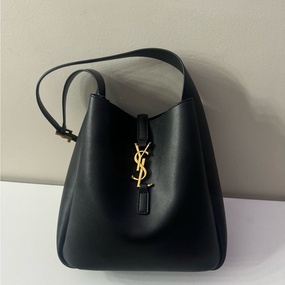 Yves Saint Laurent Handbags - Yves Saint Laurent Black Leather Shoulder Bag